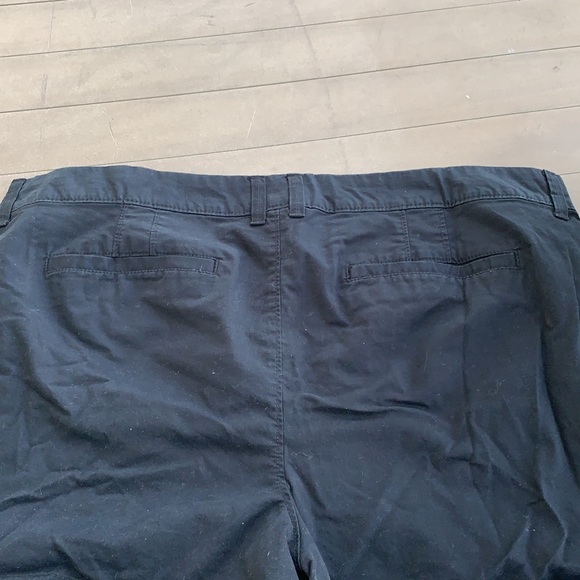Old Navy Black Shorts Size 16 - Picture 8 of 10